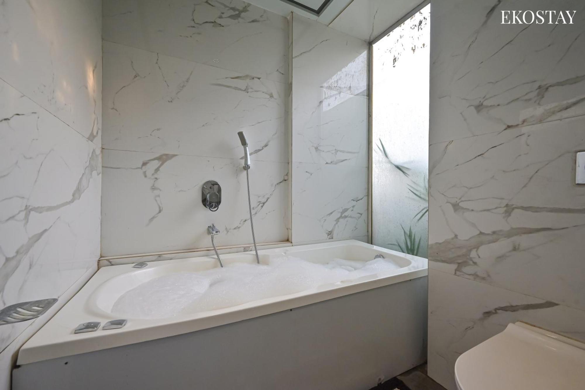 Ekostay Gold - Peninsula Villa 罗纳瓦拉 外观 照片